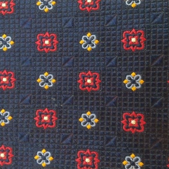 Holland & Sherry London 1836 Navy/Burgundy Silk Foulard Tie (Handmade in USA) - Picture 5 of 12